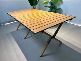 Folding camping table